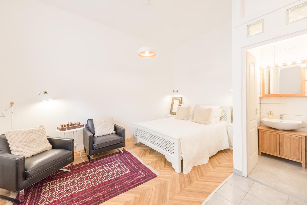Rose Trees Apartment Budapest Bagian luar foto